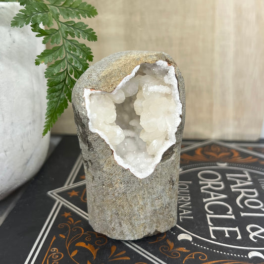 Chalcedony Quartz Geode inc Calcite, Chabazite, Stilbite & Apophyllite Cluster Specimen Zeolite