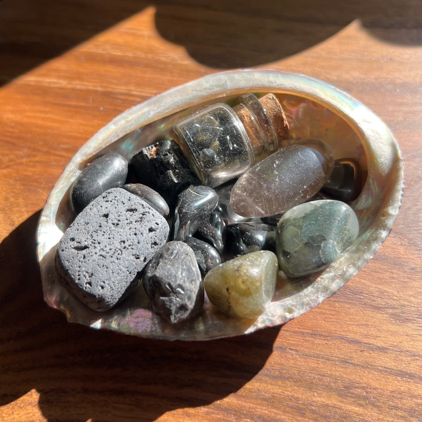 Crystal Set in Abalone Shell - Protective Root Chakra