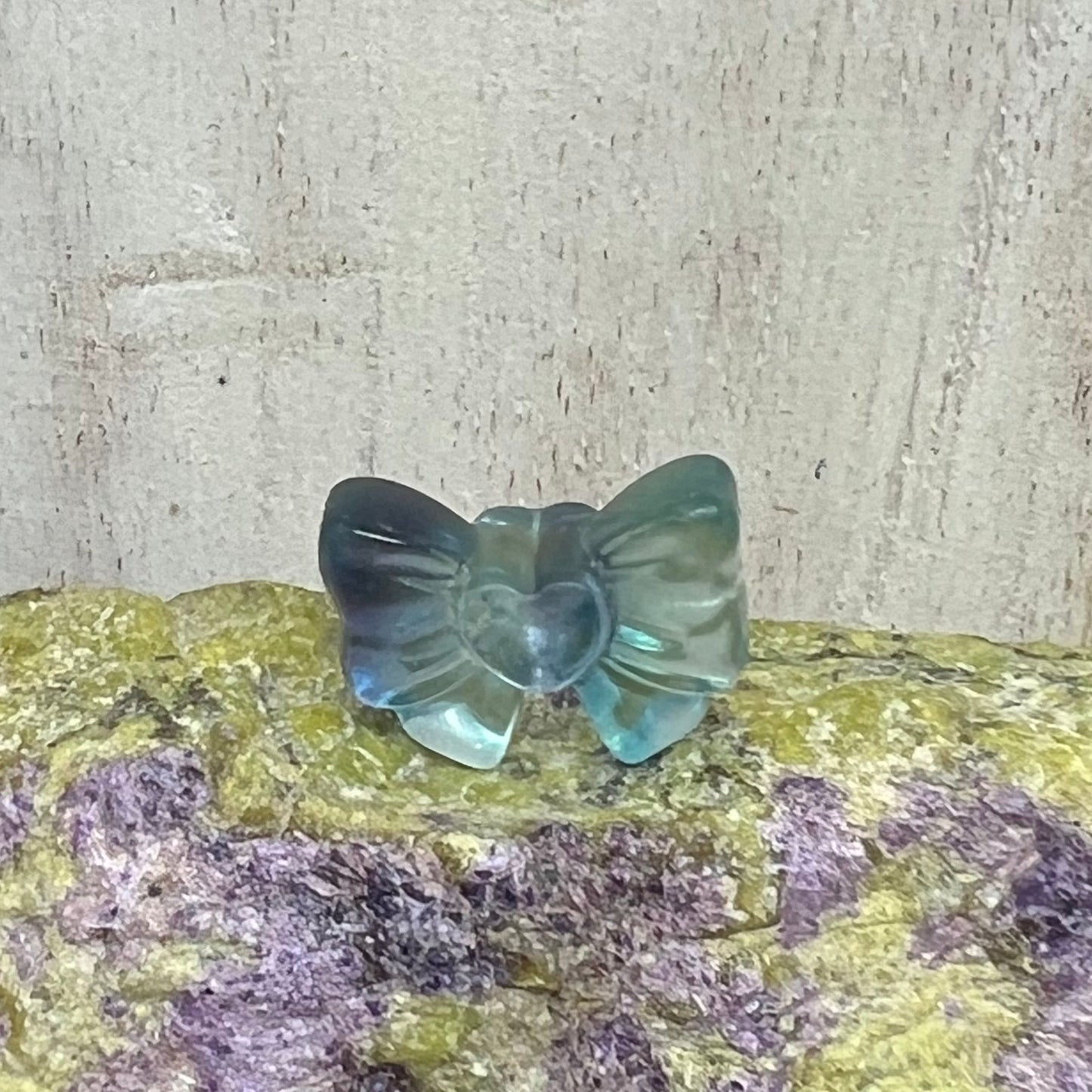 Mini Fluorite Carving: Ribbon Bow