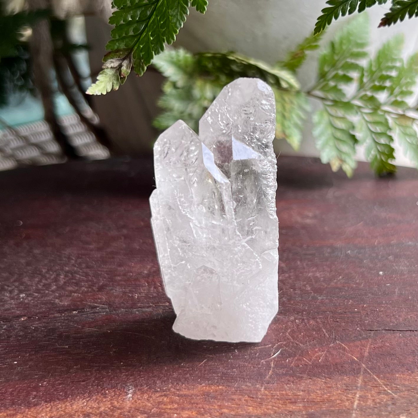 Naturally etched optical quartz cluster