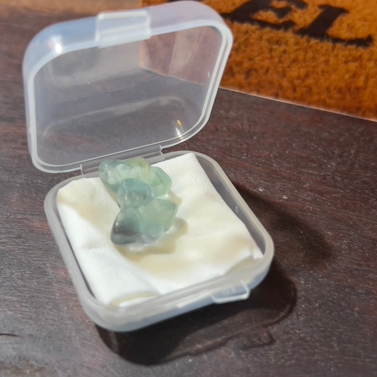 Mini Fluorite Carving: Ribbon Bow
