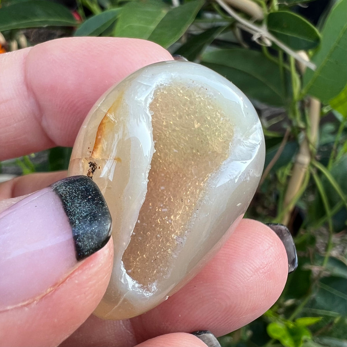 Gorgeous sparking quartz druzy inside highly polished Agate egg