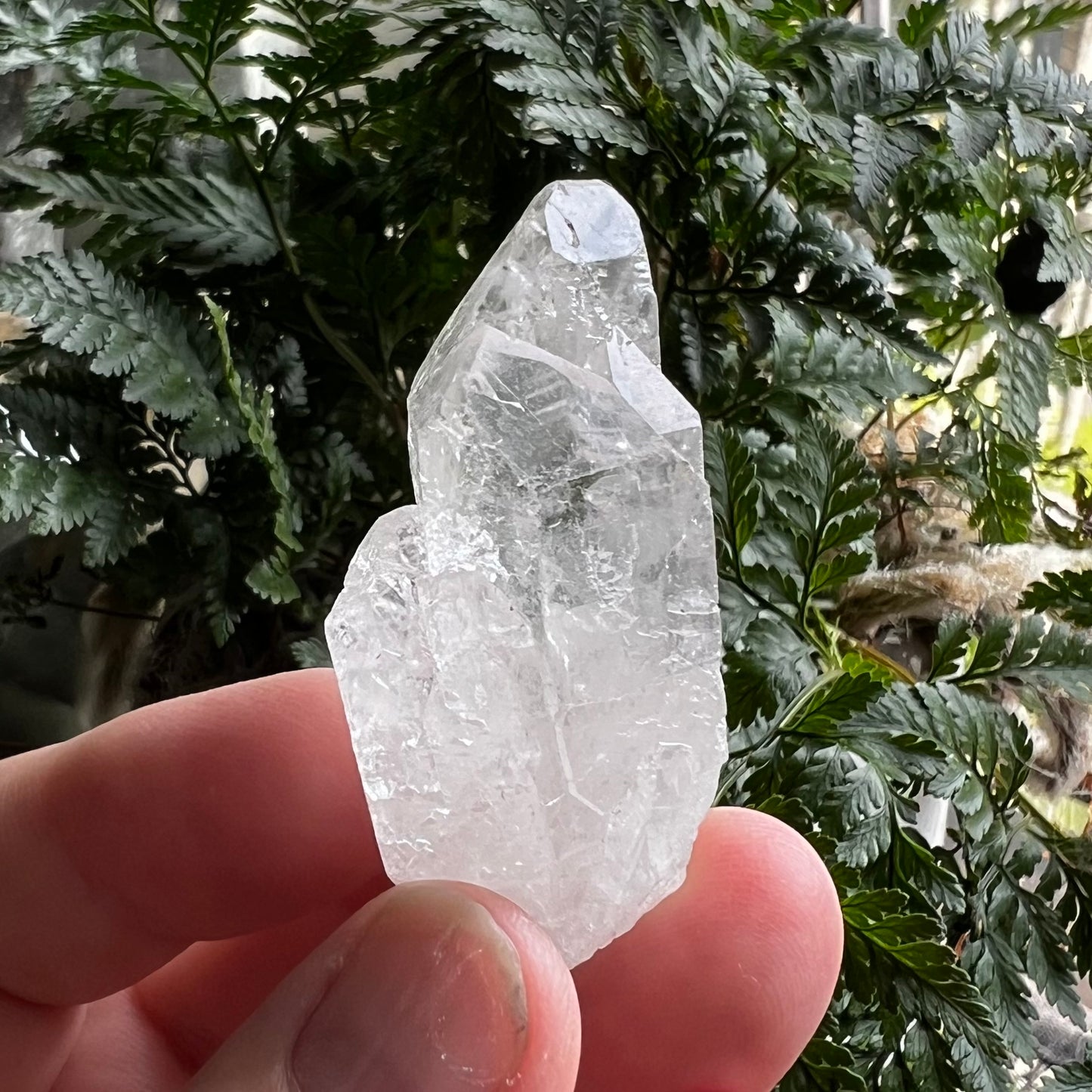 Absorbed optical Quartz cluster with heavy natural etching 