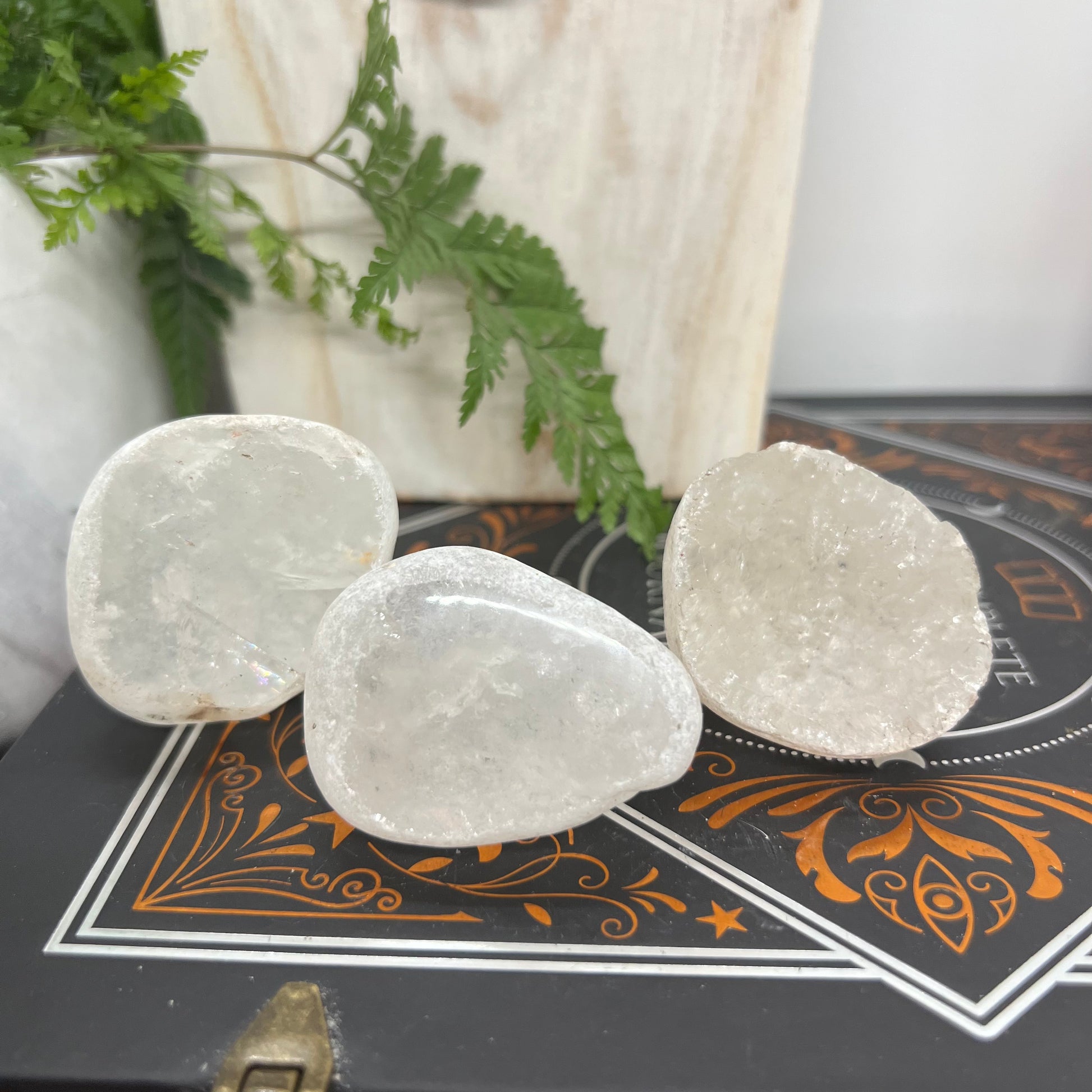 Skrying Stone Seer Stone / Scrying Stone - CLEAR QUARTZ – Earth Energy Studio