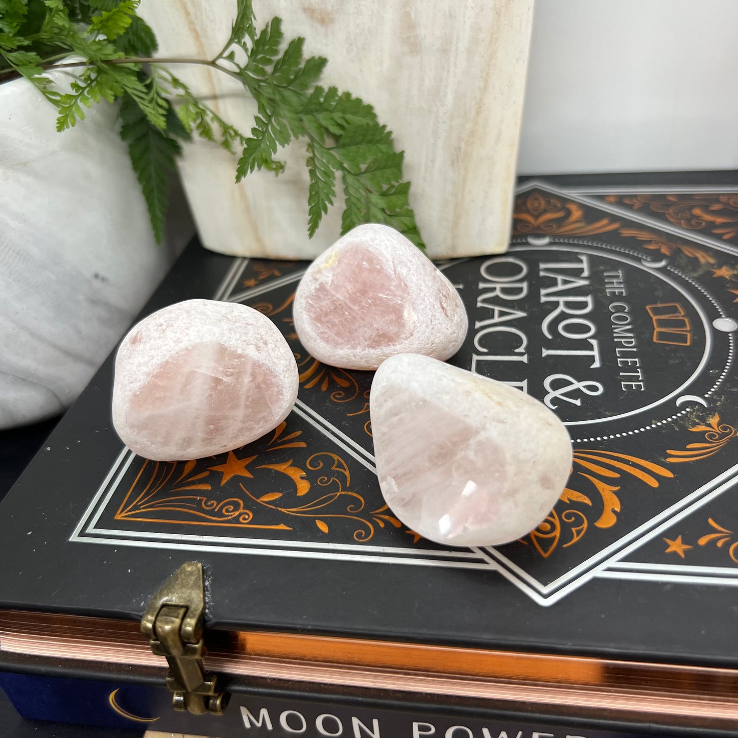 Skrying Stone Seer Stone / Scrying Stone: ROSE QUARTZ – Earth Energy Studio